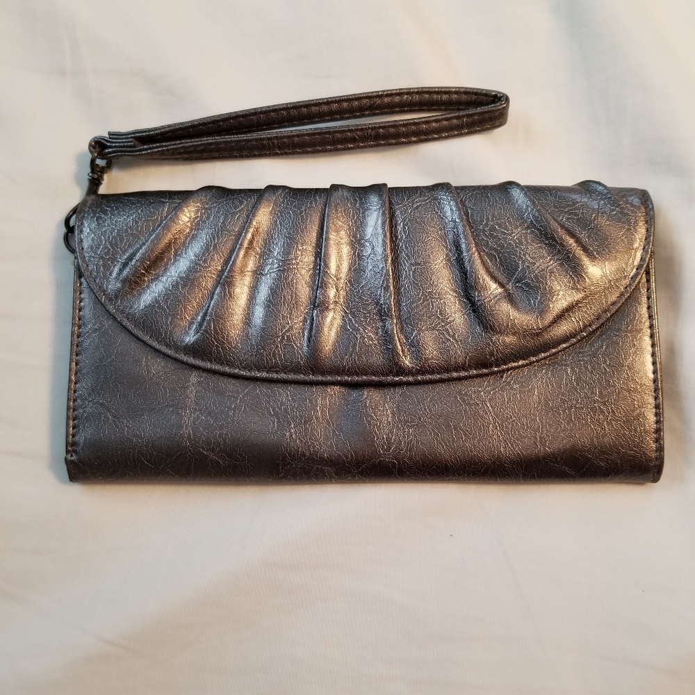 Silver clutch